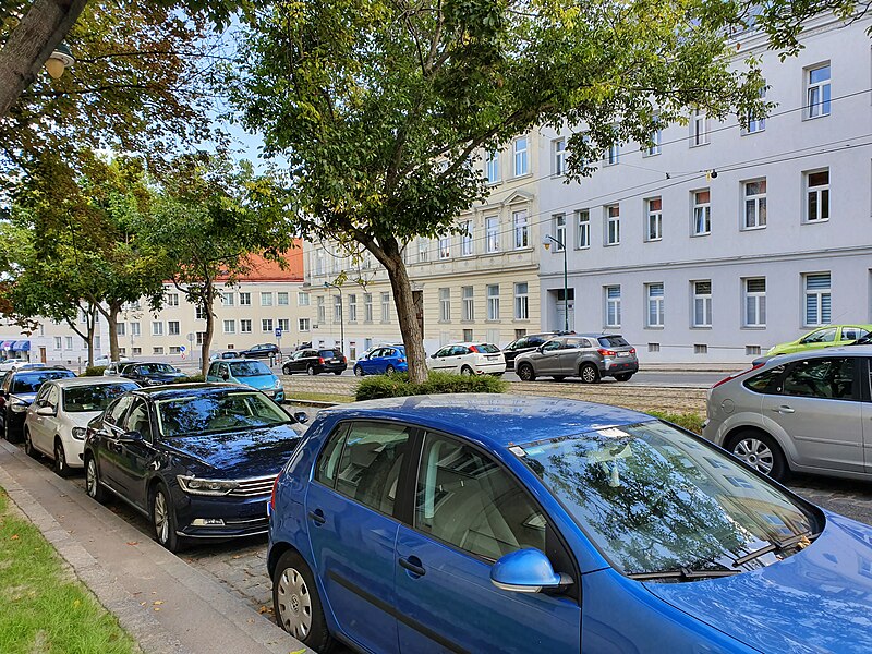 File:2019-09-19 (100) Wiener Stadtwanderweg 1, Start at Zahnradbahnstraße, Vienna, Austria.jpg