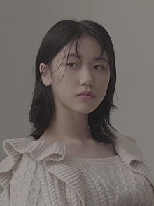 20201017—Lee Re, photo shoot, Marie Claire Korea screenshot (00m09s) (cropped).jpg