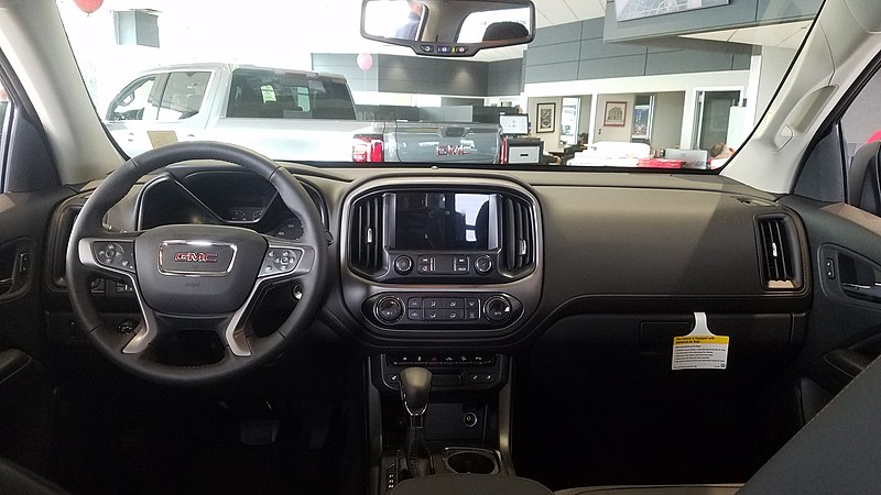 File:2022 GMC Canyon interior.jpg