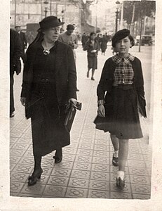 Magali y Pierrette en Barcelona en 1935.