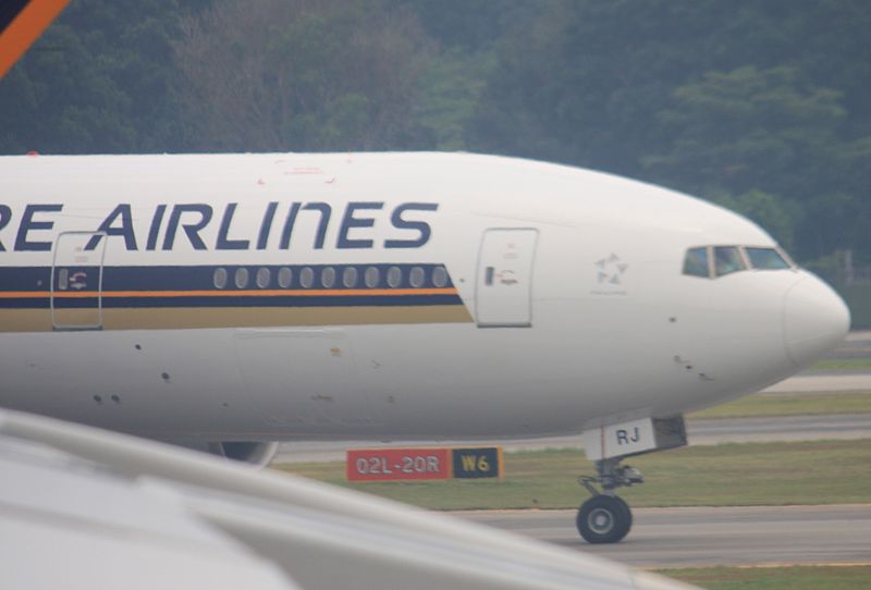 File:9V-SRJ Boeing 777-212-ER (cn 28527-372) Singapore Airlines. (8543048989).jpg