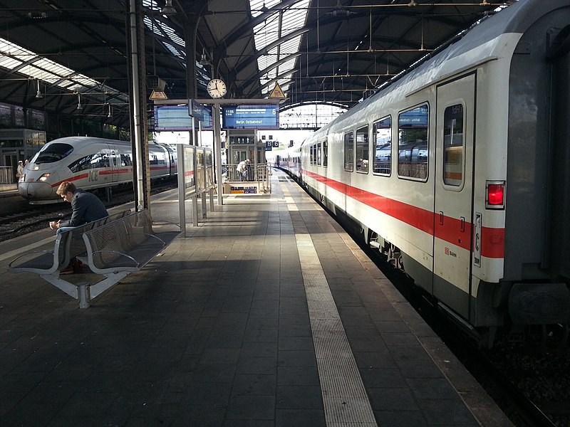 File:AC Hbf Fernverkehr.jpg