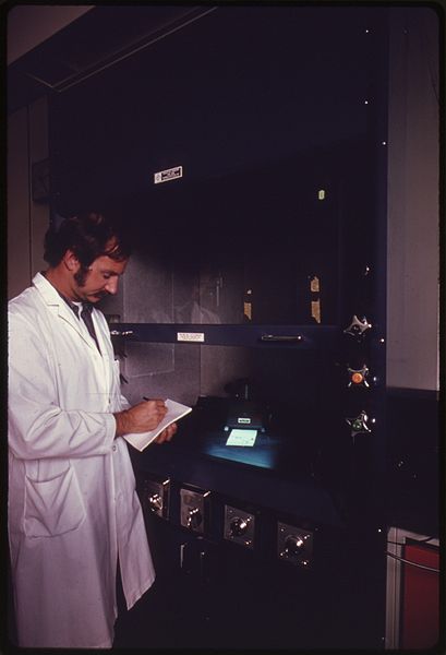 File:AN ENVIRONMENTAL PROTECTION AGENCY TECHNICIAN DEVELOPS PESTICIDE SAMPLES WHICH HAVE BEEN SPOTTED ON A THIN LAYER... - NARA - 555256.jpg