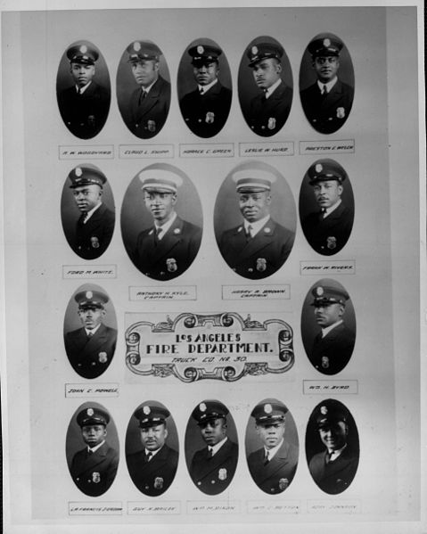 File:A portrait of the men of Engine Company No. 30 (dunbar-m36).jpg