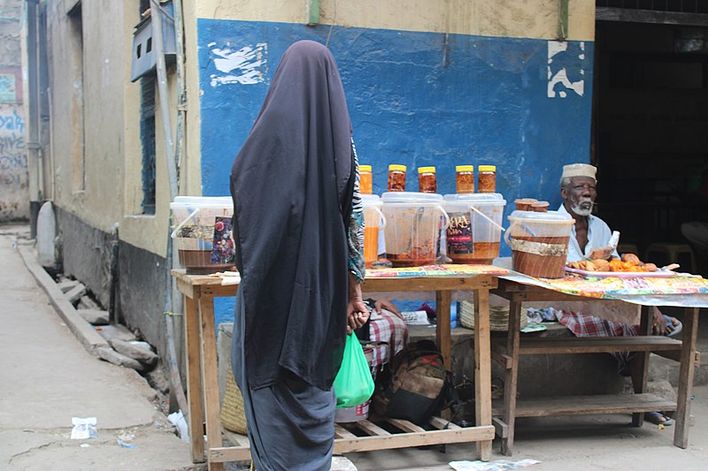 File:A woman wearing Buibui.jpg