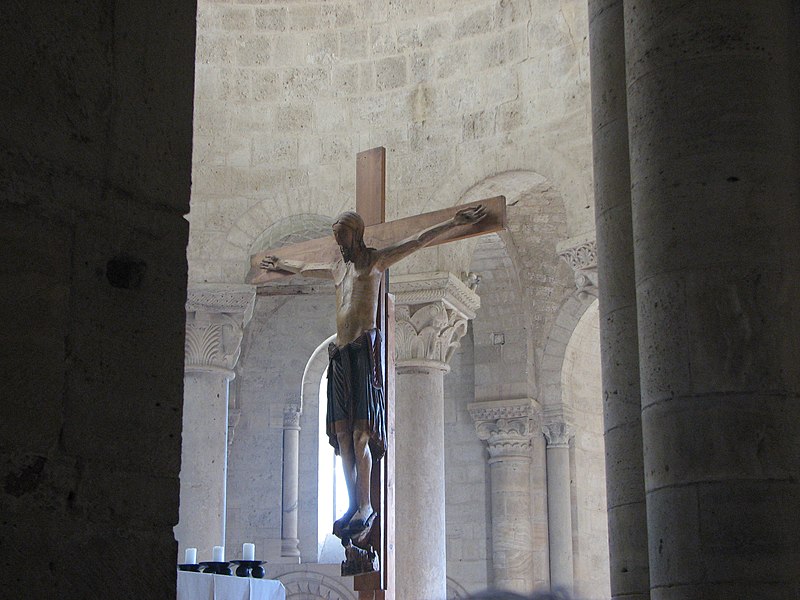 File:Abbazia di Sant'Antimo - 34 - Il crocifisso dell'altare maggiore.jpg