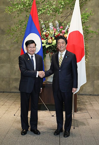 File:Abe-Sisoulith meeting (2019-05-30) 02.jpg