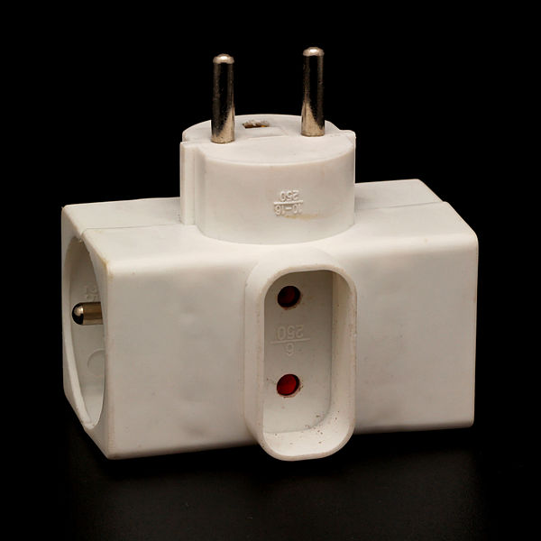 File:Adaptateur électrique multiprise CEE 7 04.jpg