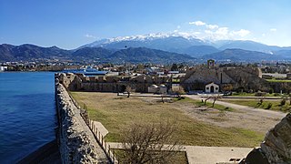 Vue du Panachaïkó en arrière-plan depuis le château de Río.