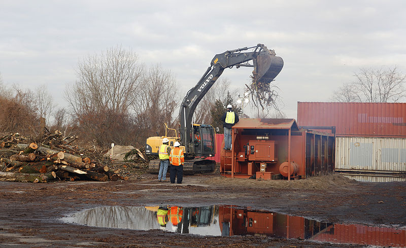 File:Air curtain burn at Floyd Bennett Field DVIDS790744.jpg