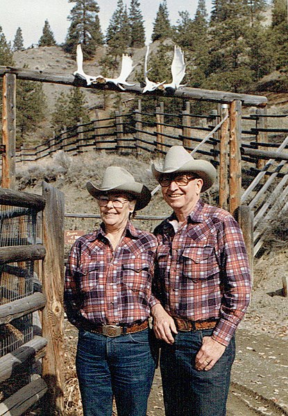 File:Al and Ann Stohlman in Cache Creek, ON.jpg