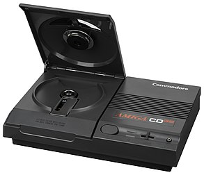 Une console de jeux Amiga CD32. (définition réelle 4 470 × 3 840)