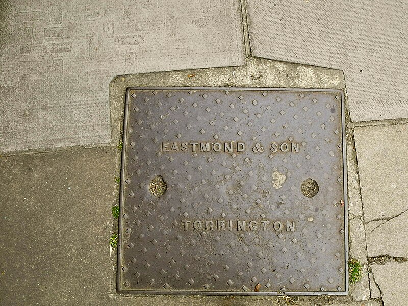 File:An inspection cover outside 107 New Street bearing the name Eastmond ^ Son - geograph.org.uk - 4056307.jpg