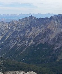 Xindman Peak cho'qqisidan tomosha qilingan Anxel Perchining fotosurati.