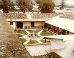 English: Residential patio seen from belfry Español: Patio de casa colonial