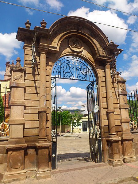 File:Arco de Iturbide en Yurécuaro.JPG