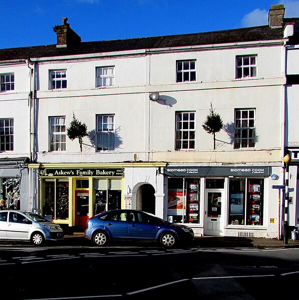 File:Askew's Family Bakery in Crickhowell - geograph.org.uk - 4283650.jpg