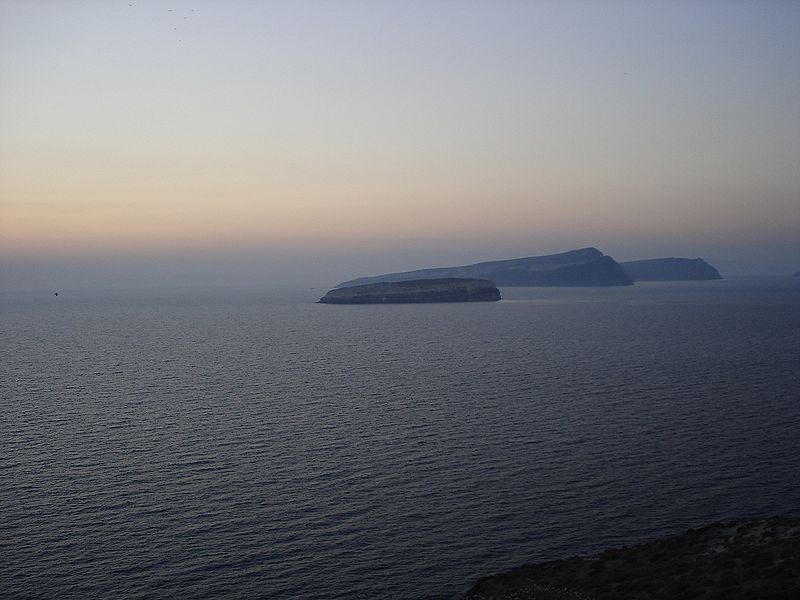 File:Aspronisi, Santorini, Greece 4.jpg