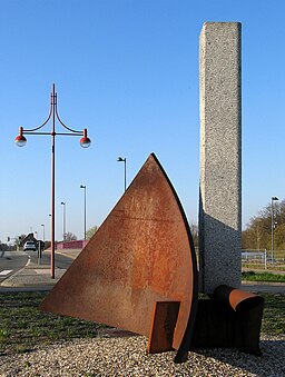 Atreus, 1990 von Hartmut Stielow, 2008 von Robert Simon aufgestellt auf dem Verkehrskreisel Biermannstraße, Trift und Bahnhofsplatz in Celle, 1c