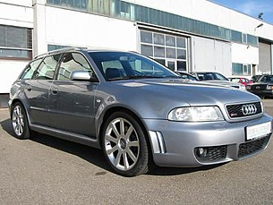 Audi RS4 B5 oikea puoli.JPG