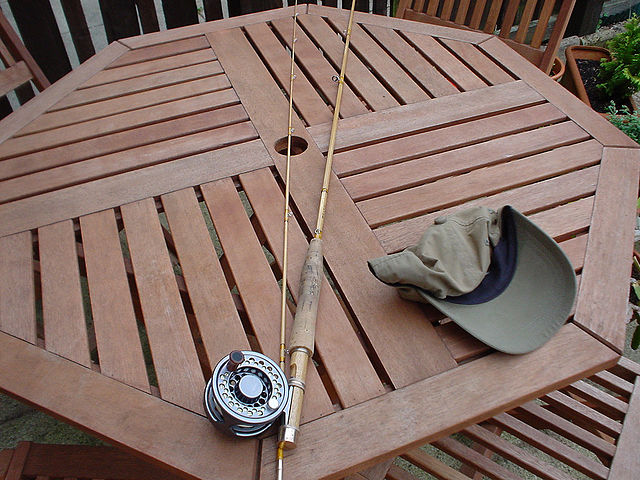 ANTIQUE BAMBOO 3 PIECE FLY FISHING ROD & REEL