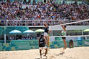 Deutsch: Beachvolleyball bei den Olympischen Jugendspielen 2018; Tag 11, 17. Oktober 2018; Jungen, Spiel um Platz 3 – Argentinien-Ungarn 2:0 (21–15/21–15) English: Beach volleyball at the 2018 Summer Youth Olympics at 17 October 2018 – Bronze Medal Match – Argentina-Hungary 2:0 (21–15/21–15)