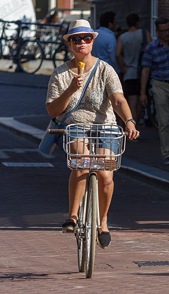 File:Bicyclist Amsterdam 2016-09-13 6660.jpg