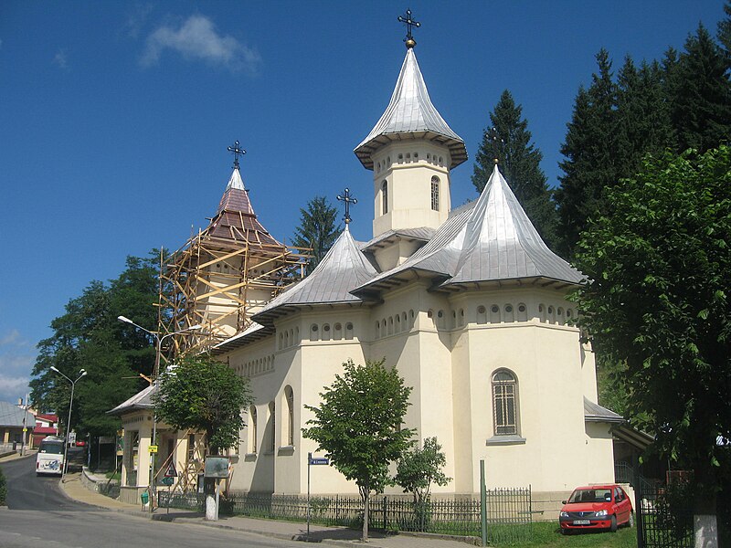 File:Biserica Nasterea Maicii Domnului din Vatra Dornei3.jpg