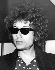 Dylan in 1966 Bob-Dylan-arrived-at-Arlanda-surrounded-by-twenty-bodyguards-and-assistants-391770740297 (cropped).jpg