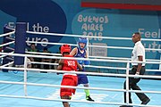 Deutsch: Boxen bei den Olympischen Jugendspielen 2018 Tag 12, 18. Oktober 2018 - Finale Fliegengewicht Mädchen – Martina La Piana (Italien, blau) schlägt Adijat Gbadamosi (Nigeria, rot) 5-0; Ringrichter ist James Beckles (Trinidad und Tobago). English: Boxing at the 2018 Summer Youth Olympics on 18 October 2018 – Girl's flyweight Gold Medal Bout - Martina La Piana (Italy, blue) beats Adijat Gbadamosi (Nigeria, red) 5-0; Referee is James Beckles (Trinidad and Tobago). Español: Boxeo en los Juegos Olímpicos Juveniles de Verano de 2018 en 18 de octubre de 2018 - Combate a medalla de oro de peso mosca para mujeres: Martina La Piana (Italia, azul) le gana a Adijat Gbadamosi (Nigeria, roja) 5-0; El árbitro es James Beckles (Trinidad y Tobago).