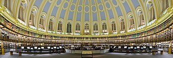 Vue panoramique de la salle de lecture du British Museum (Londres, Royaume-Uni). (définition réelle 4 968 × 1 572*)