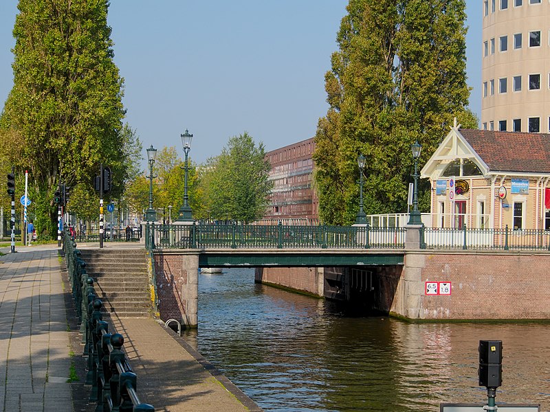 File:Brug 352 in de Cruquiusweg bij de Nieuwe Entrepotdoksluis foto 3.jpg