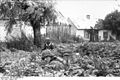 Bundesarchiv Bild 101I-695-0407-07, Warschauer Aufstand, Waffen-SS in Vorort.jpg