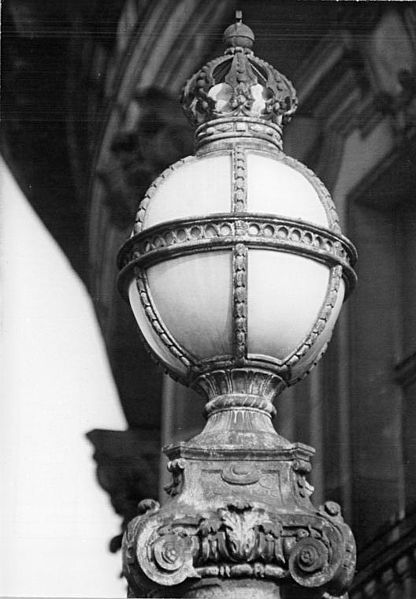 File:Bundesarchiv Bild 183-1985-0411-012, Berlin, Bodemuseum, Lampe, Detail.jpg