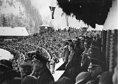 6 בפברואר: טקס הפתיחה של אולימפיאדת החורף ה-4 בו נכחו אדולף היטלר ורודולף הס.