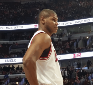 Fortune Salaire Mensuel de Cristiano Felicio Combien gagne t il d argent ? 10 000,00 euros mensuels