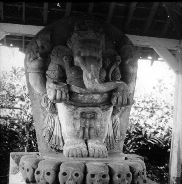 File:COLLECTIE TROPENMUSEUM Stenen beeld van Ganesha bij de Candi Panataran TMnr 10026912.jpg