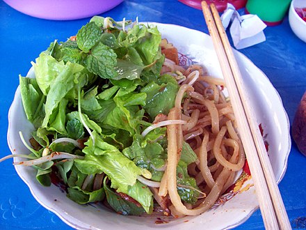 A bowl of cao lầu