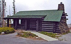 Cedar razbija NM centar za posjetitelje NPS.jpg