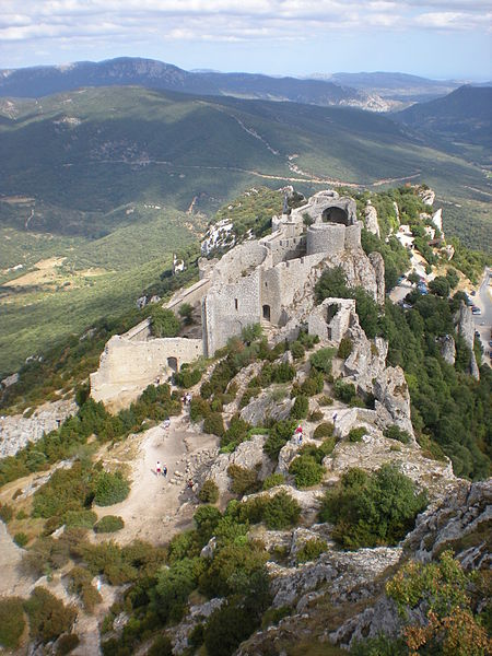 File:Château de Peyrepertuse (ruines) 2.jpg