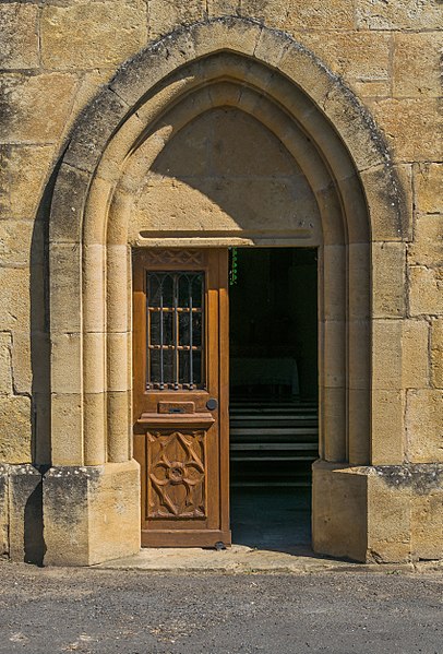 File:Chapelle Notre-Dame de Pitie de Sainte-Eulalie-d'Olt 02.jpg