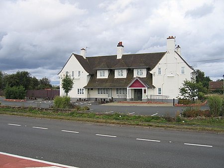 Closed pub at Dunhampton