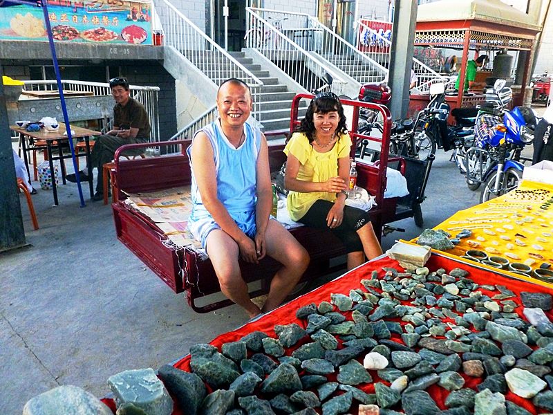 File:Couple selling jade in Charklik. 2011.jpg