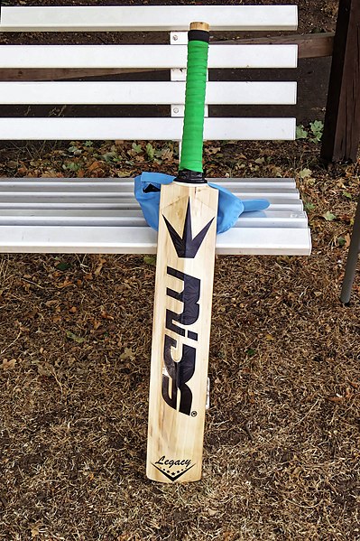 File:Cricket bat at Wanstead & Snaresbrook CC, Wanstead, London.jpg