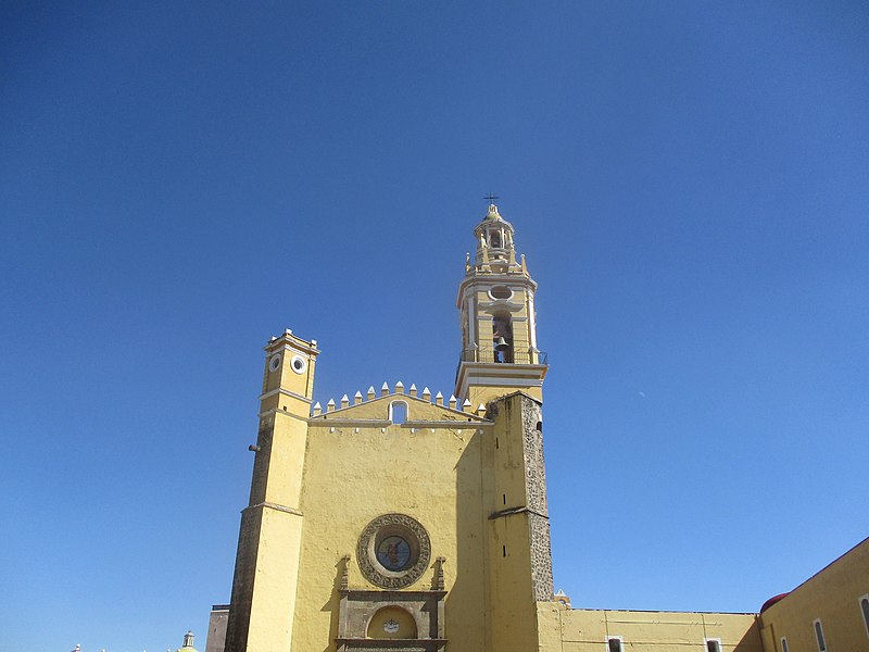 File:Crkva u meksičkom gradu Choluli.jpg