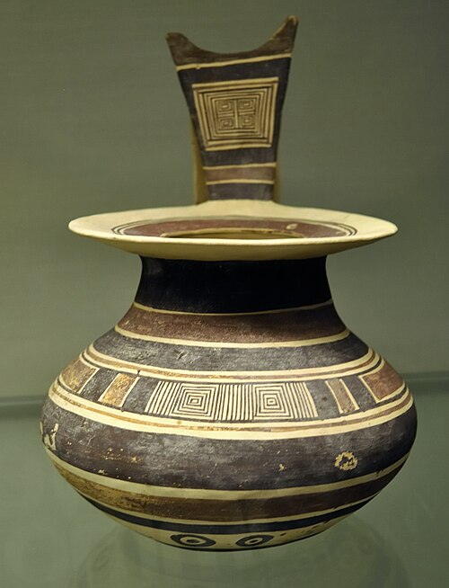 Daunian earthenware pot, 550–400 BC, found in Foggia