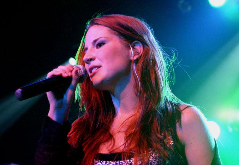 http://upload.wikimedia.org/wikipedia/commons/thumb/c/c5/Delain_p60.JPG/800px-Delain_p60.JPG