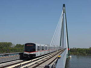 Linje U2 på Donaustadtbrücke