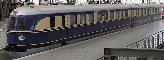 DRG Class SVT 137 Hamburg (not the Flyer) at Leipzig main station