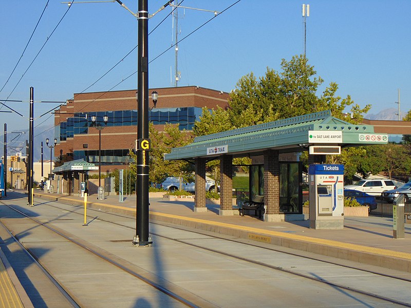 File:East at eastbound platforms at West Valley Central, Aug 16.jpg